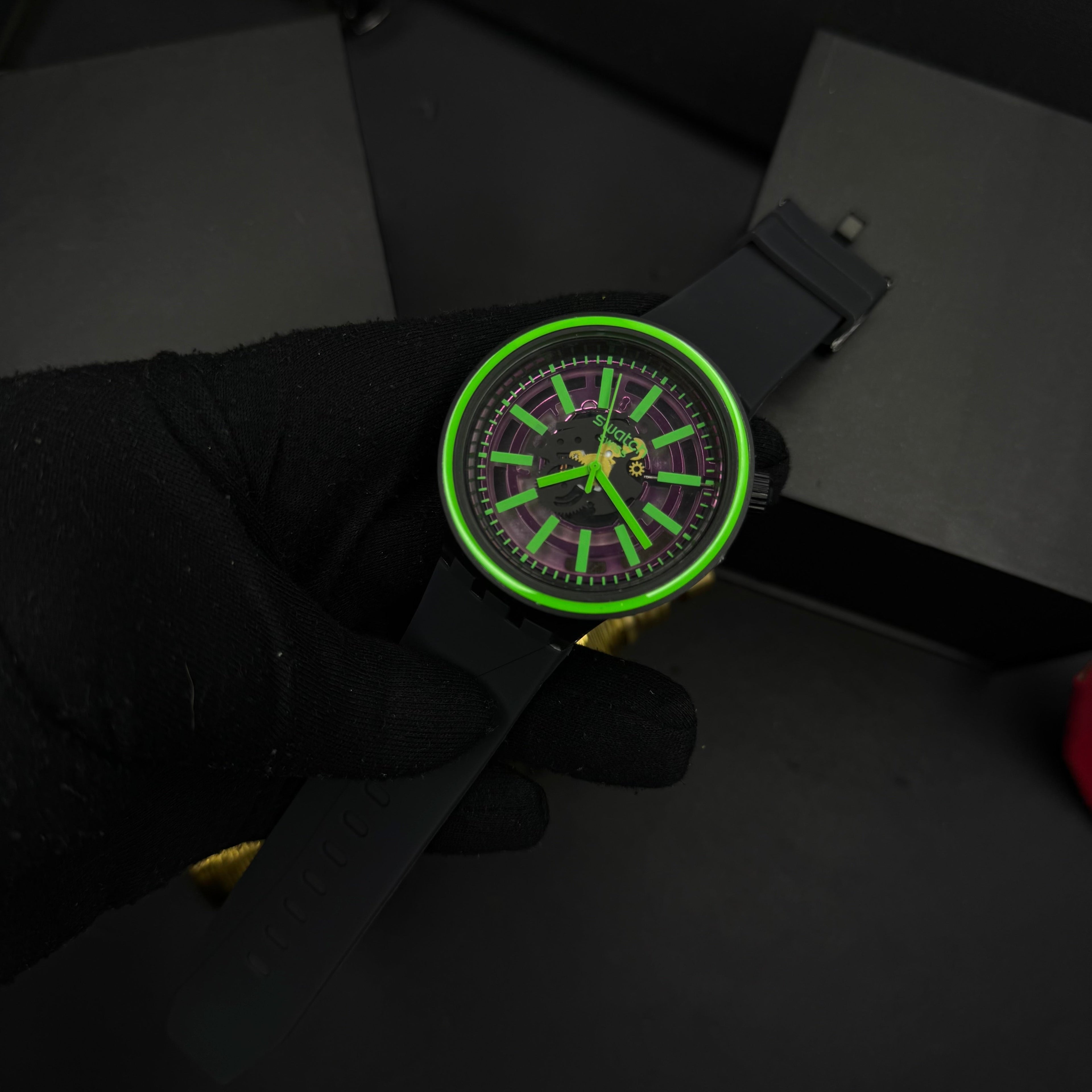 SWATCH SB0 NEON  NEGRO PARA HOMBRE REF-NV