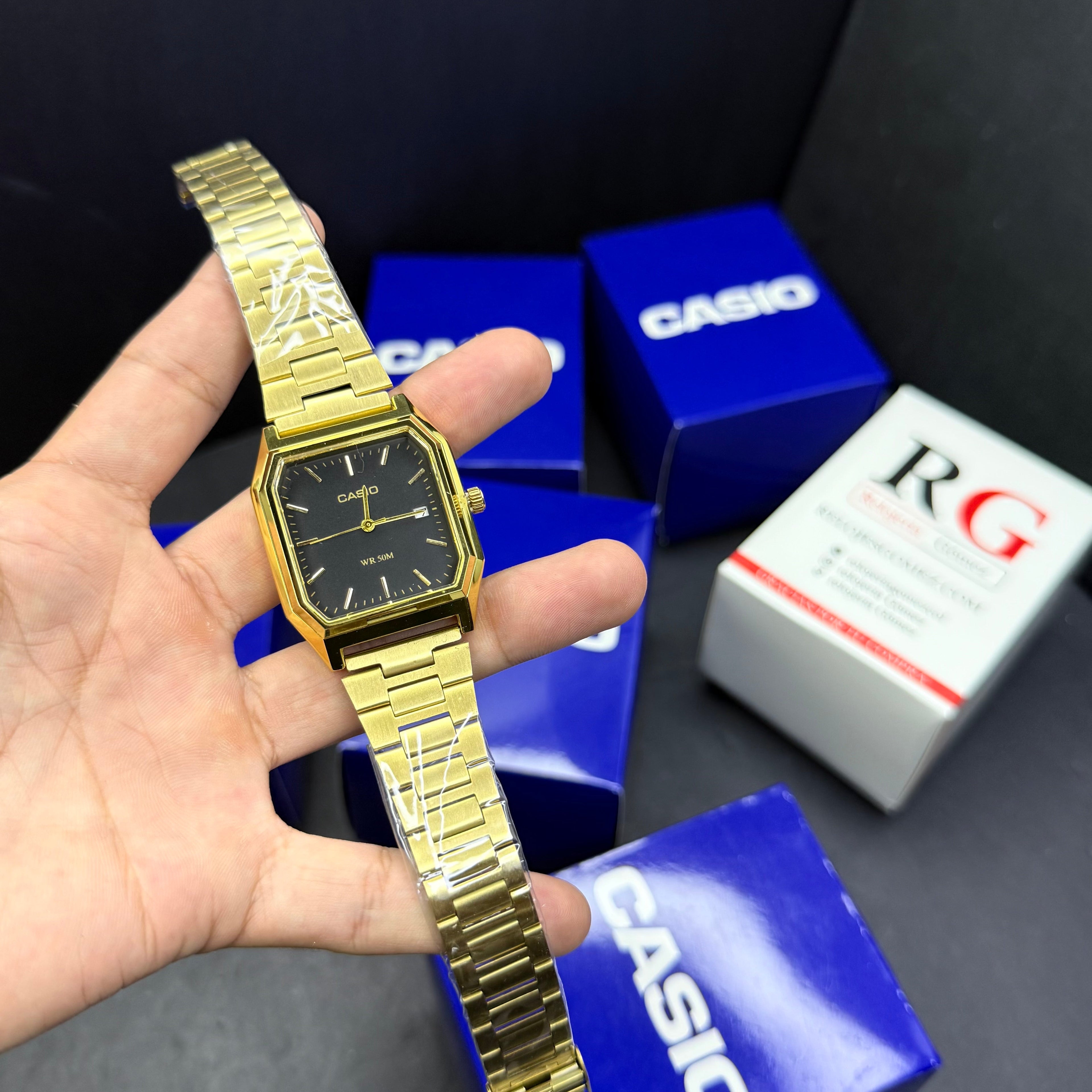 CASIO UNISEX RETRO VINTAGE RECTAGULAR ANALOGO-DORADO-NEGRO