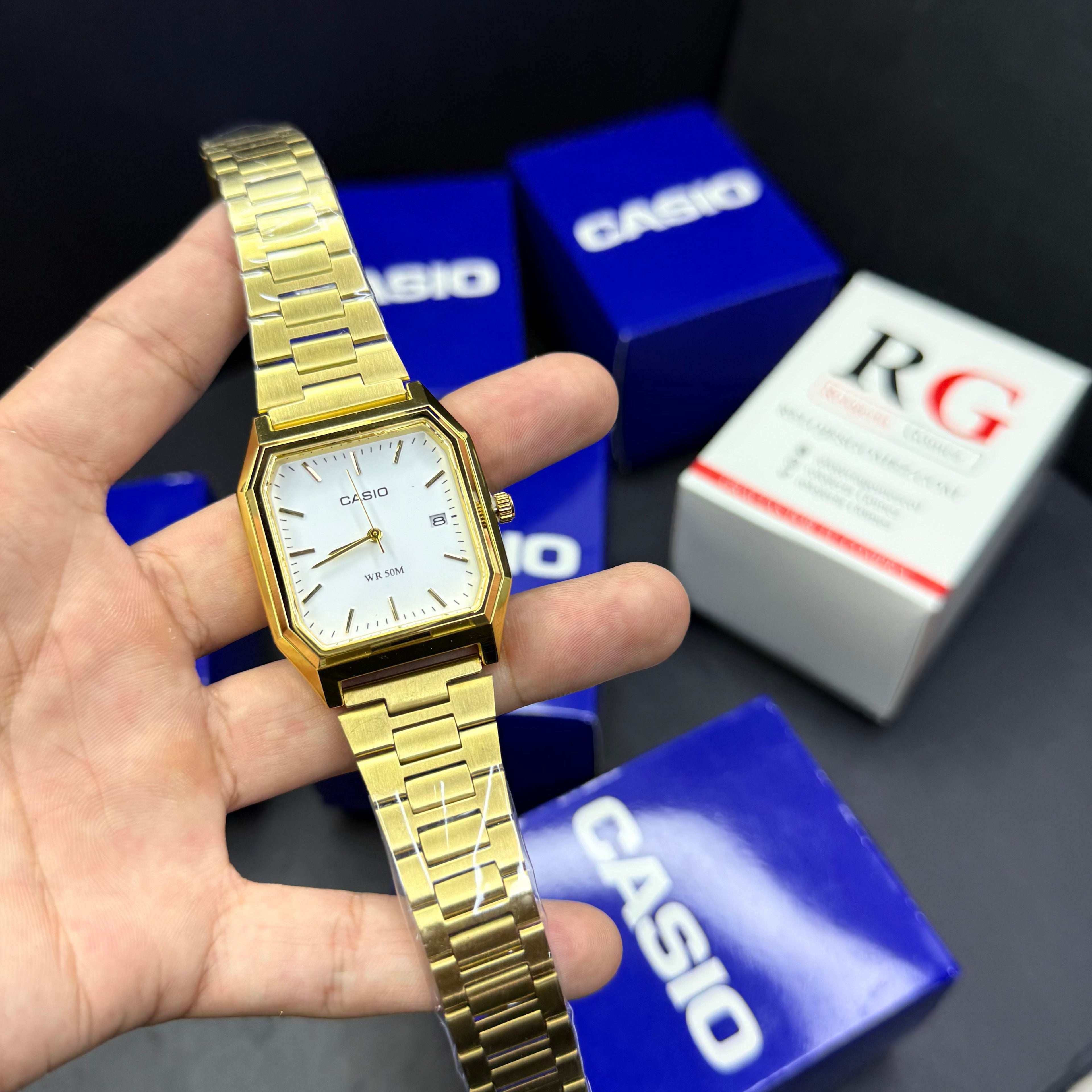 CASIO UNISEX RETRO VINTAGE RECTAGULAR ANALOGO-DORADO-BLANCO
