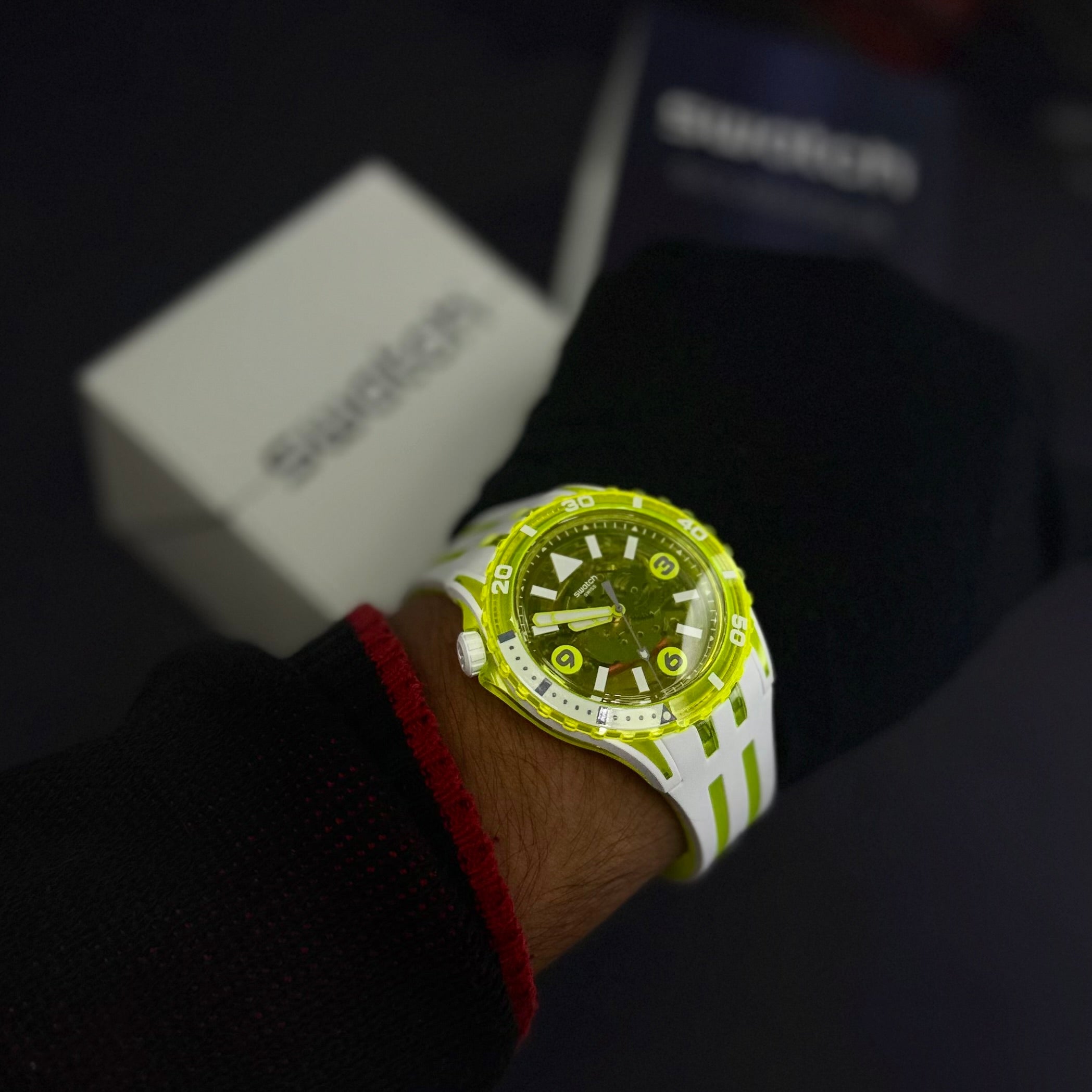 SWATCH ORIGINAL LUXURY  SCUBAQUA EGG YOLK PARA HOMBRE REF SSCU09J100