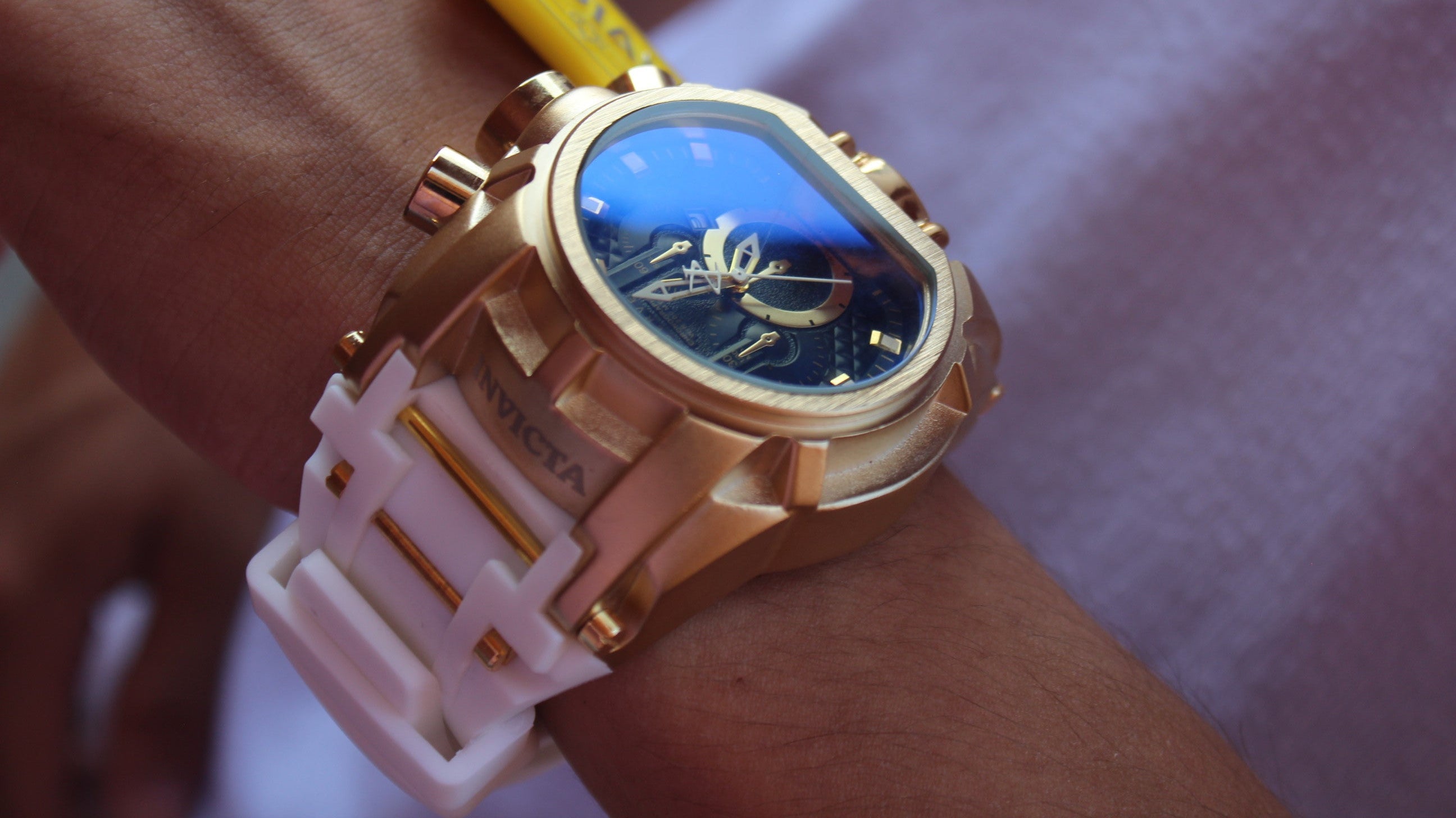 INVICTA BOLT GOMA UNISEX TAMAÑO 43MM REF-BA