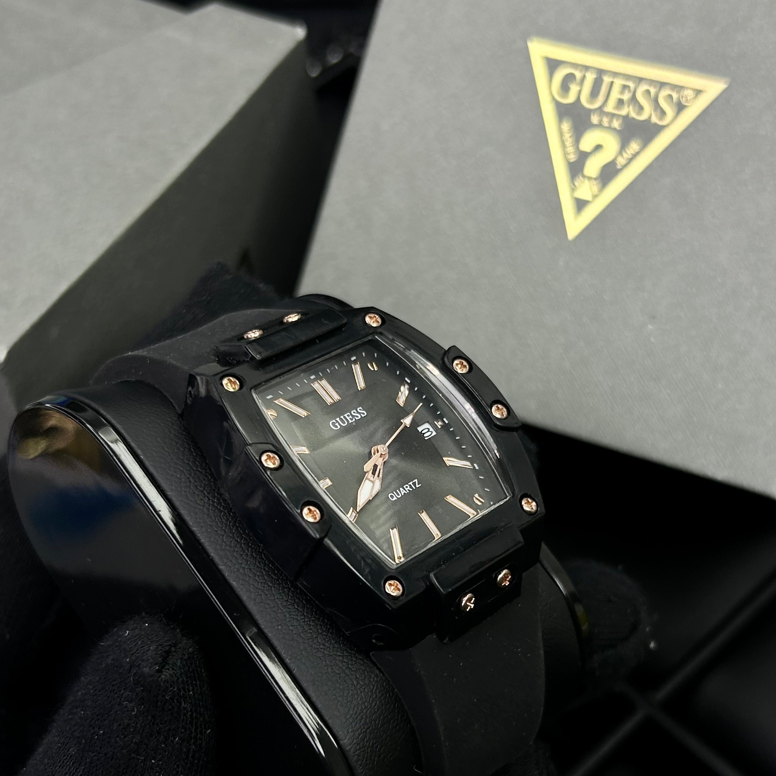 GUESS UNISEX TRASNPARENTE REF-NOR