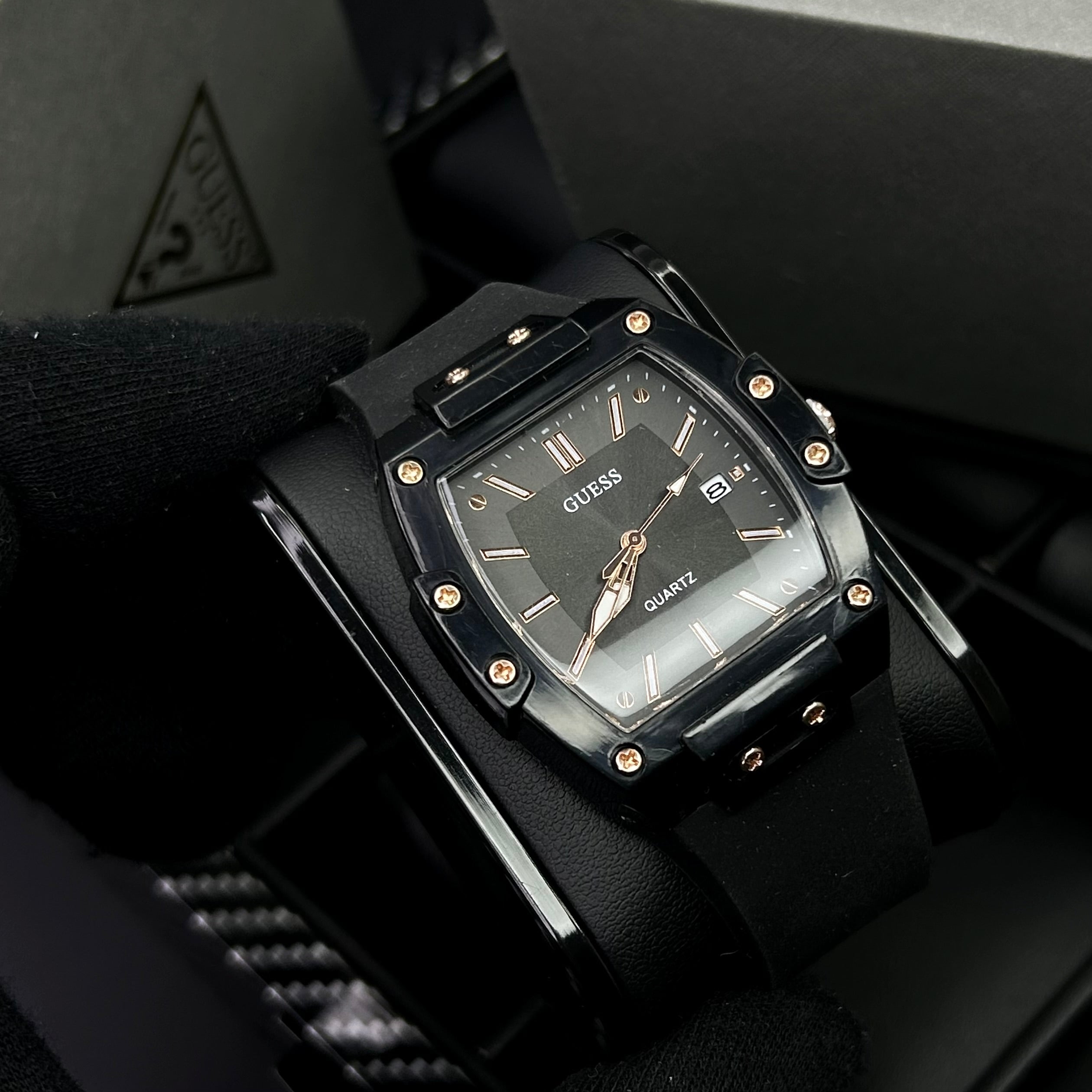 GUESS UNISEX TRASNPARENTE REF-NOR