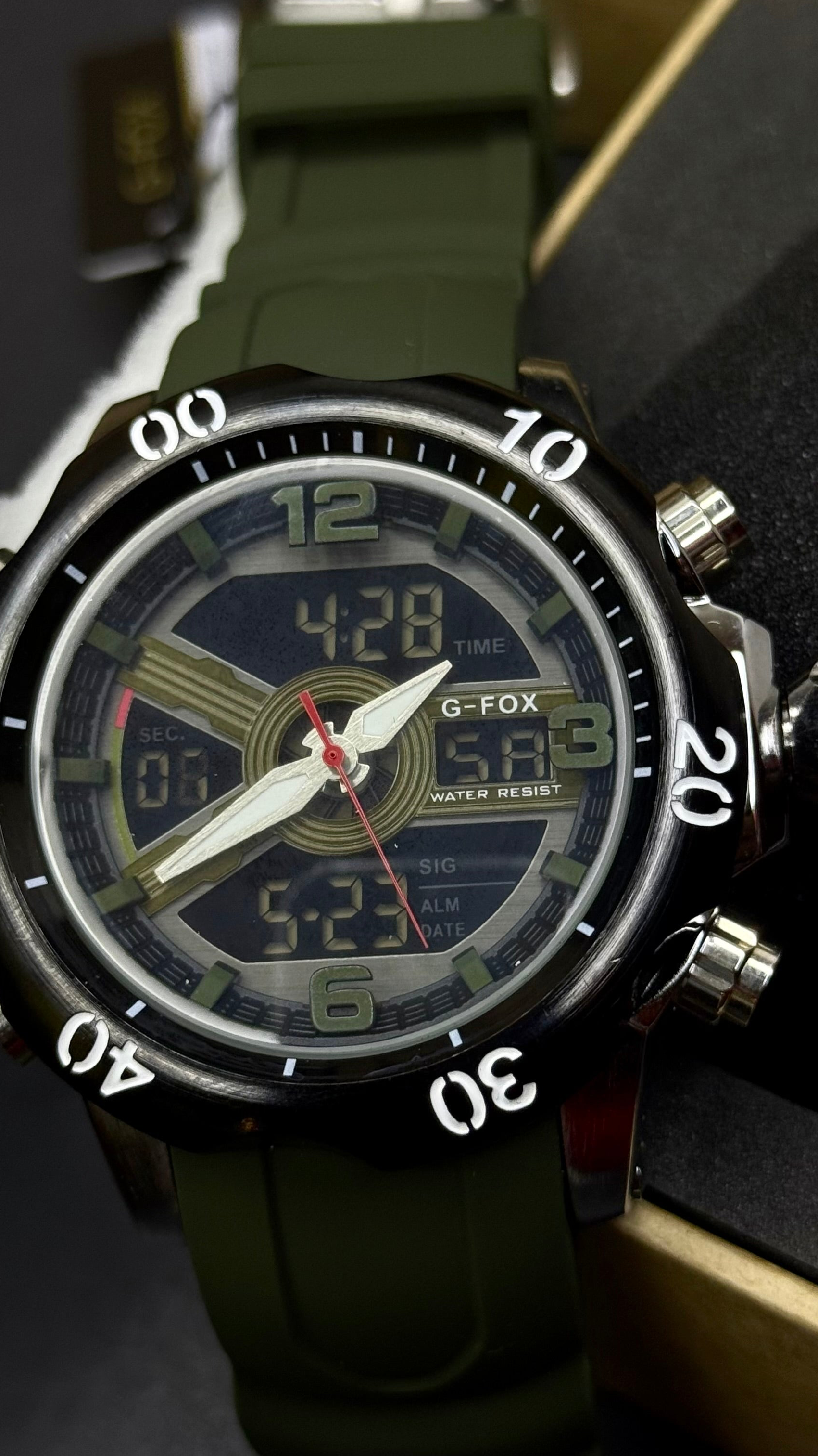 G FOX ORIGINAL DOBLE HORA POR INVICTA SUMERGIBLE PARA HOMBRE REF-1976G1-V