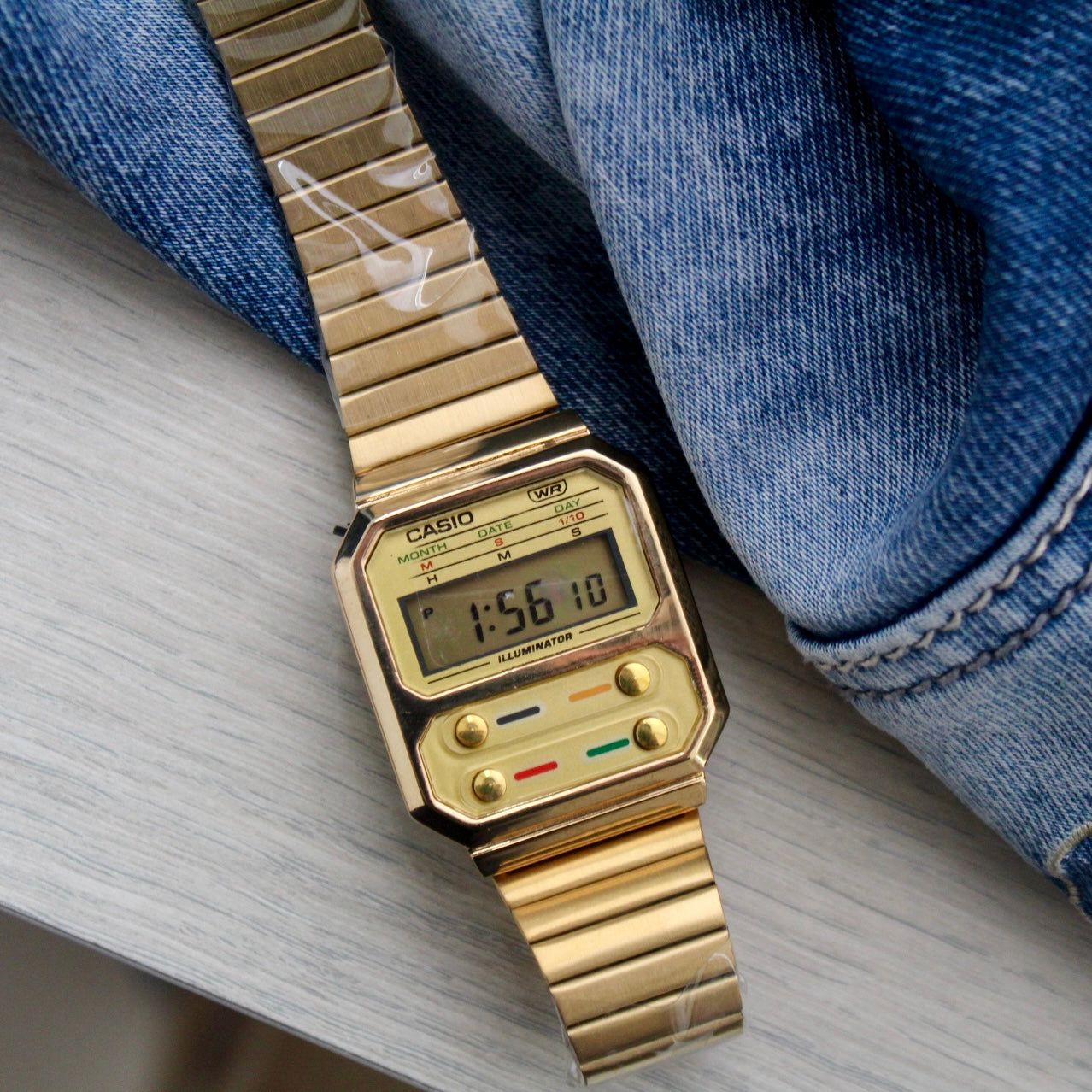 CASIO UNISEX RETRO VINTAGE A-1000-DORADO